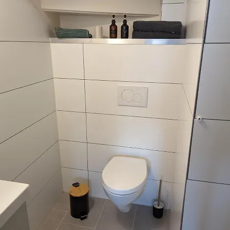 Ground Floor Studio & 2 Bikes 3*